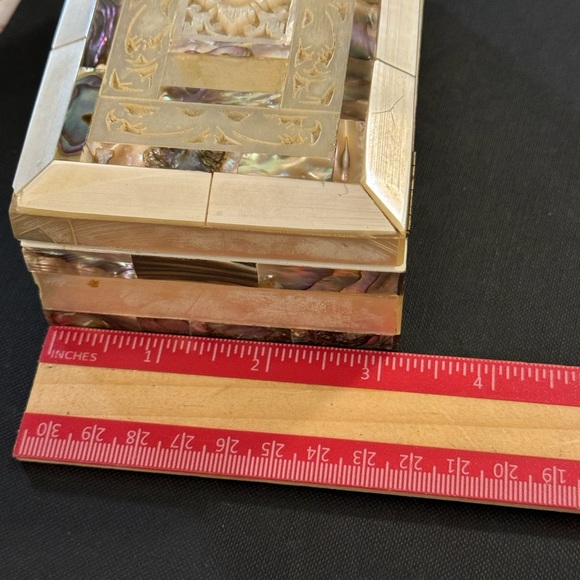 VTG Carved Mother Of Pearl Inlaid Abalone Hinged Jewelry/Trinket Box - Picture 5 of 6